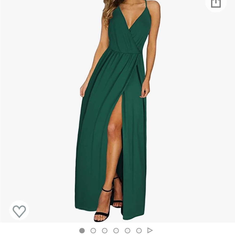 Maxi dress with perfect green color and slit in front